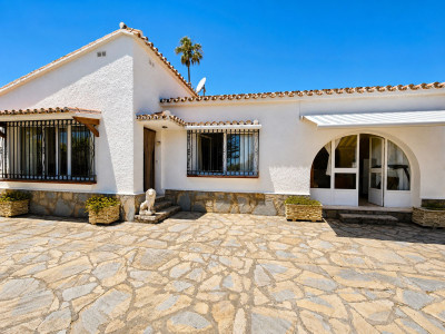 3 Bedroom Detached Villa in La Duquesa - Image 3