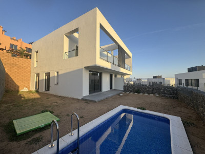 3 Bedroom Townhouse in Riviera del Sol - Image 1