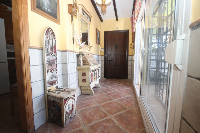 4 Bedroom Semi-Detached House in Elviria - Image 2