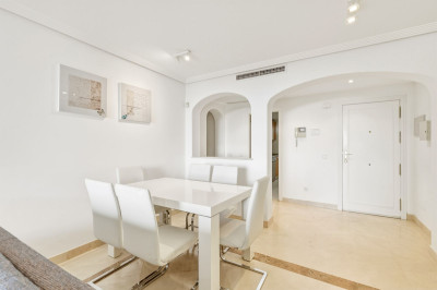 2 Bedroom Middle Floor Apartment in Los Arqueros - Image 3