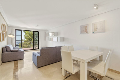 2 Bedroom Middle Floor Apartment in Los Arqueros - Image 4