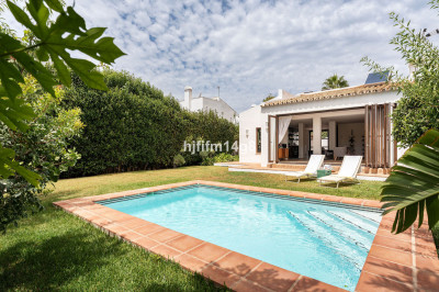 3 Bedroom Detached Villa in Estepona - Image 1