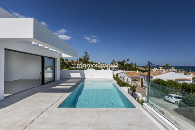3 Bedroom Detached Villa in El Chaparral - Image 2