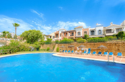 4 Bedroom Townhouse in Los Arqueros - Image 1