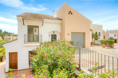 4 Bedroom Townhouse in Los Arqueros - Image 2