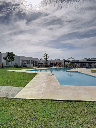 2 Bedroom Ground Floor Apartment in Estepona - Image 3