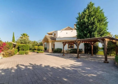 5 Bedroom Detached Villa in Los Flamingos - Image 3