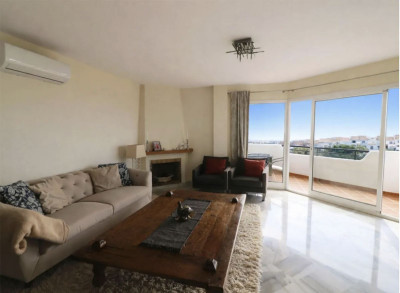 3 Bedroom Middle Floor Apartment in Calahonda - Image 4