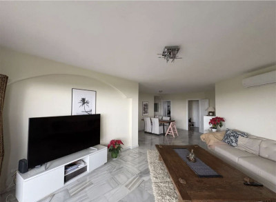 3 Bedroom Middle Floor Apartment in Calahonda - Image 5