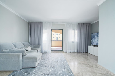3 Bedroom Middle Floor Apartment in San Pedro de Alcántara