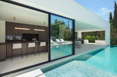 5 Bedroom Detached Villa in Marbella - Image 3