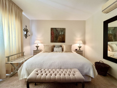 4 Bedroom Detached Villa in Elviria - Image 3