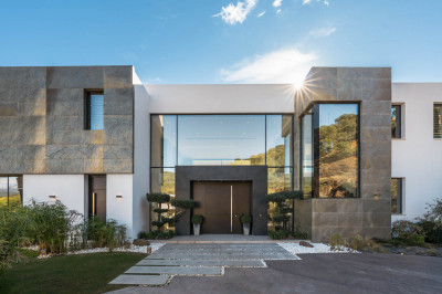 5 Bedroom Detached Villa in El Madroñal - Image 3