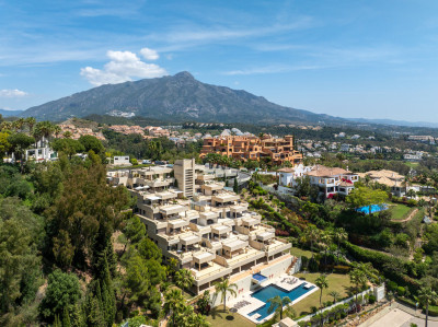 5 Bedroom Penthouse in Nueva Andalucía - Image 2