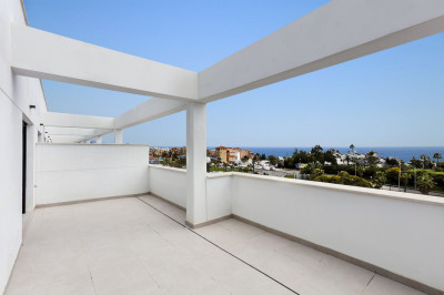 3 Bedroom Penthouse in Estepona - Image 3