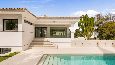 6 Bedroom Detached Villa in Guadalmina Alta - Image 1