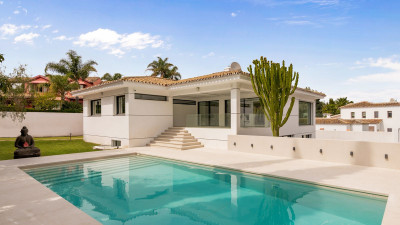 6 Bedroom Detached Villa in Guadalmina Alta - Image 2