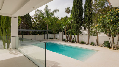 6 Bedroom Detached Villa in Guadalmina Alta - Image 5