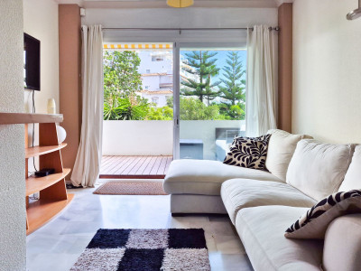 2 Bedroom Middle Floor Apartment in Nueva Andalucía - Image 2