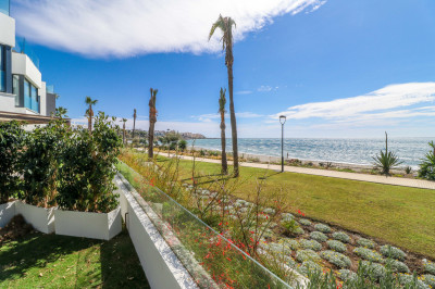 3 Bedroom Townhouse in Estepona - Image 2