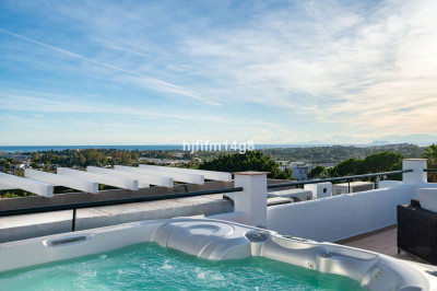 3 Bedroom Penthouse Duplex in La Quinta - Image 4