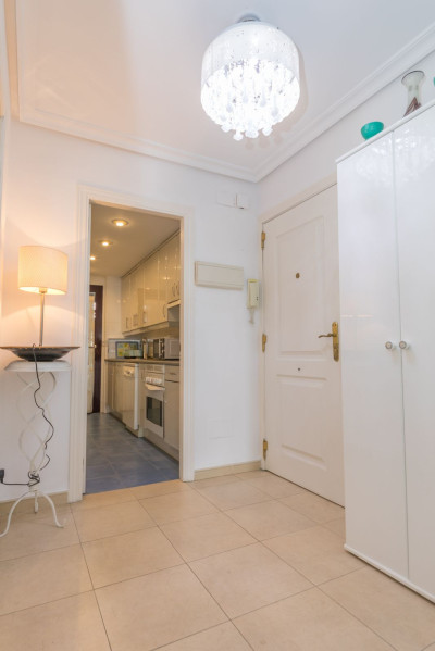 2 Bedroom Middle Floor Apartment in Nueva Andalucía - Image 2