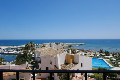 2 Bedroom Middle Floor Apartment in Puerto de Cabopino