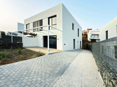 4 Bedroom Semi-Detached House in Riviera del Sol - Image 1