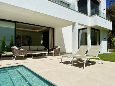 6 Bedroom Detached Villa in New Golden Mile - Image 4