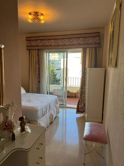 3 Bedroom Middle Floor Apartment in Estepona - Image 4
