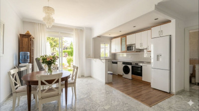 2 Bedroom Ground Floor Apartment in Marbella - Image 2