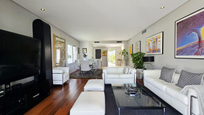 5 Bedroom Detached Villa in Nueva Andalucía - Image 4