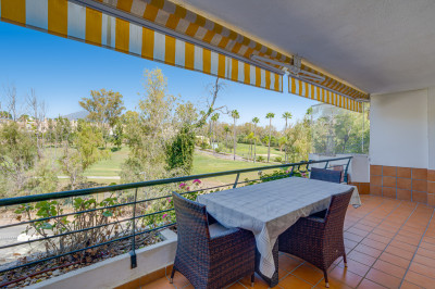 2 Bedroom Middle Floor Apartment in San Pedro de Alcántara - Image 3