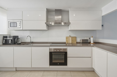 2 Bedroom Middle Floor Apartment in San Pedro de Alcántara - Image 4