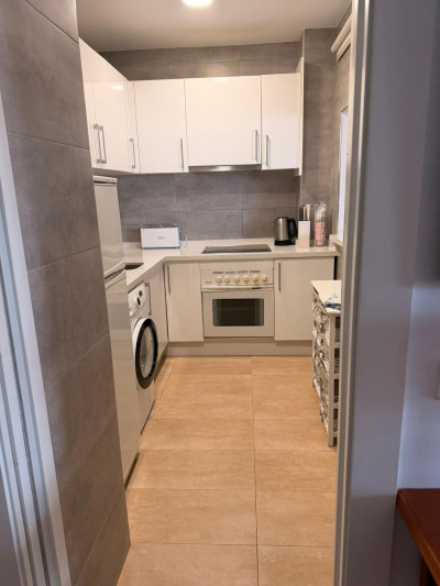 1 Bedroom Middle Floor Apartment in Marbella - Image 2
