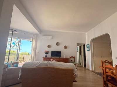 1 Bedroom Middle Floor Apartment in Marbella - Image 4