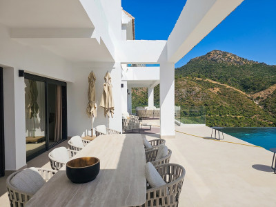 5 Bedroom Detached Villa in Benahavís - Image 2