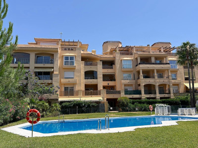 2 Bedroom Middle Floor Apartment in Calahonda - Image 1