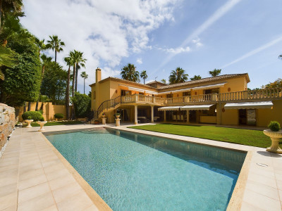4 Bedroom Detached Villa in Nueva Andalucía - Image 2