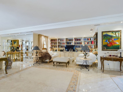 4 Bedroom Detached Villa in Nueva Andalucía - Image 4