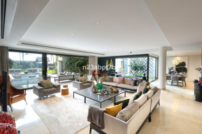 4 Bedroom Detached Villa in Puerto Banús - Image 3