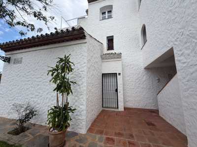 2 Bedroom Ground Floor Apartment in El Paraiso - Image 2