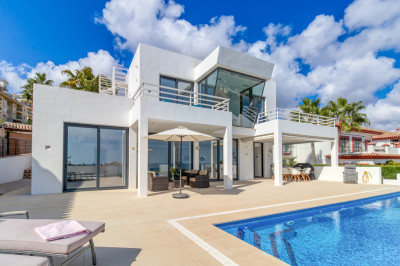 4 Bedroom Detached Villa in La Cala de Mijas - Image 2