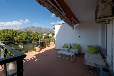 2 Bedroom Middle Floor Apartment in Marbella - Image 4