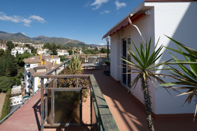 2 Bedroom Middle Floor Apartment in Marbella - Image 5