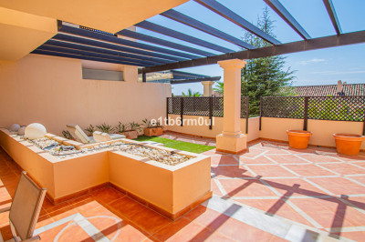 2 Bedroom Ground Floor Apartment in Nueva Andalucía - Image 4