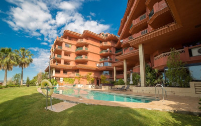 2 Bedroom Middle Floor Apartment in Benalmadena - Image 2
