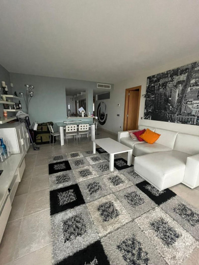 2 Bedroom Middle Floor Apartment in Benalmadena - Image 3