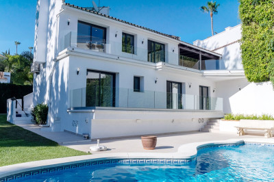 4 Bedroom Detached Villa in Marbella - Image 3