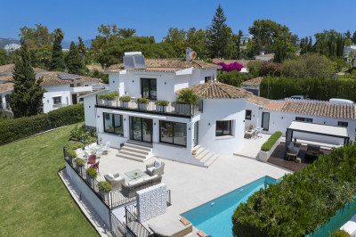 4 Bedroom Detached Villa in Guadalmina Alta - Image 1